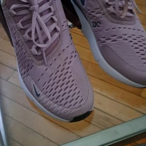 Women pink sneakers